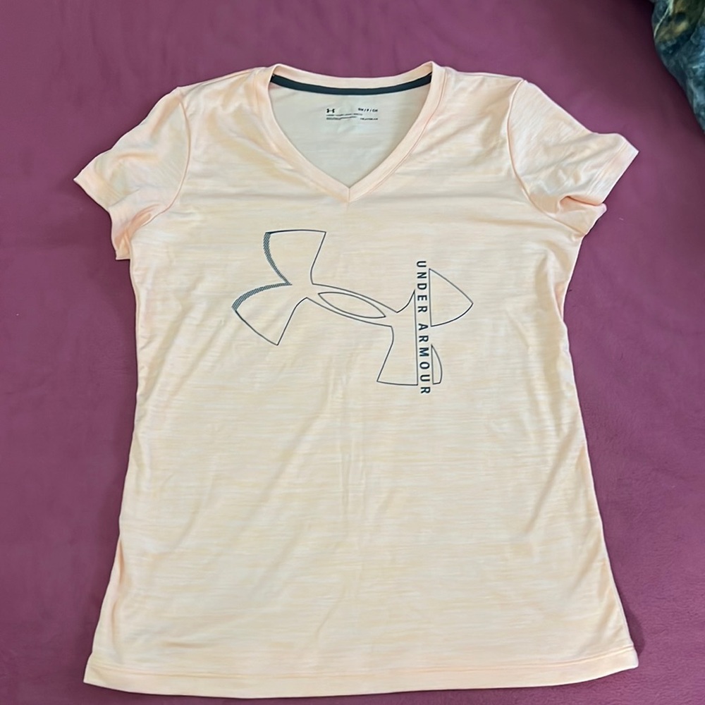Wore once underarmour tshirt
